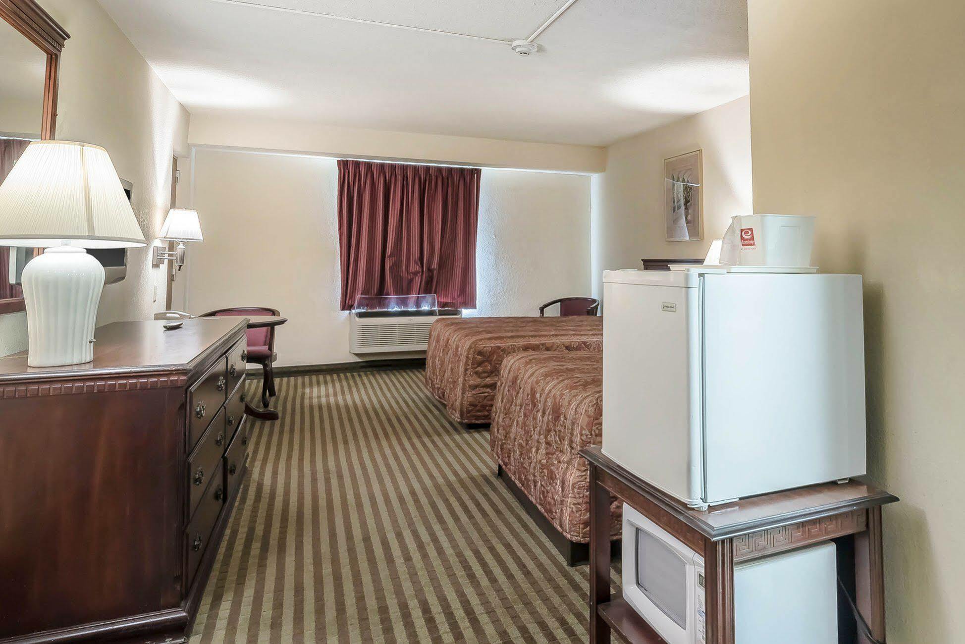 Econo Lodge Inn & Suites Binghamton Exterior foto